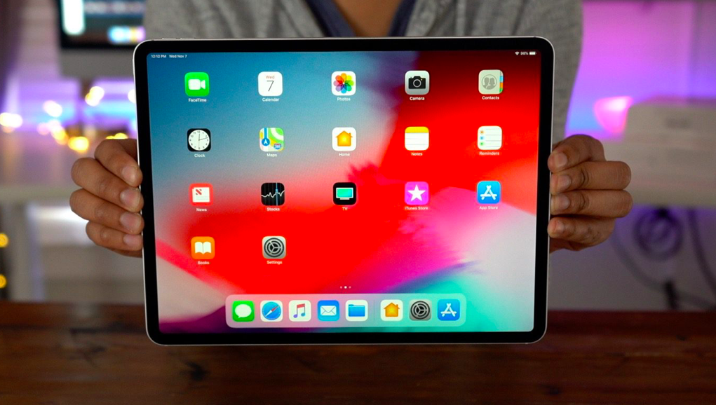 IPAD Pro 2020 vs IPAD Pro 2019. Айпад экран. IPAD os 12. IPAD 2018 гнутый.